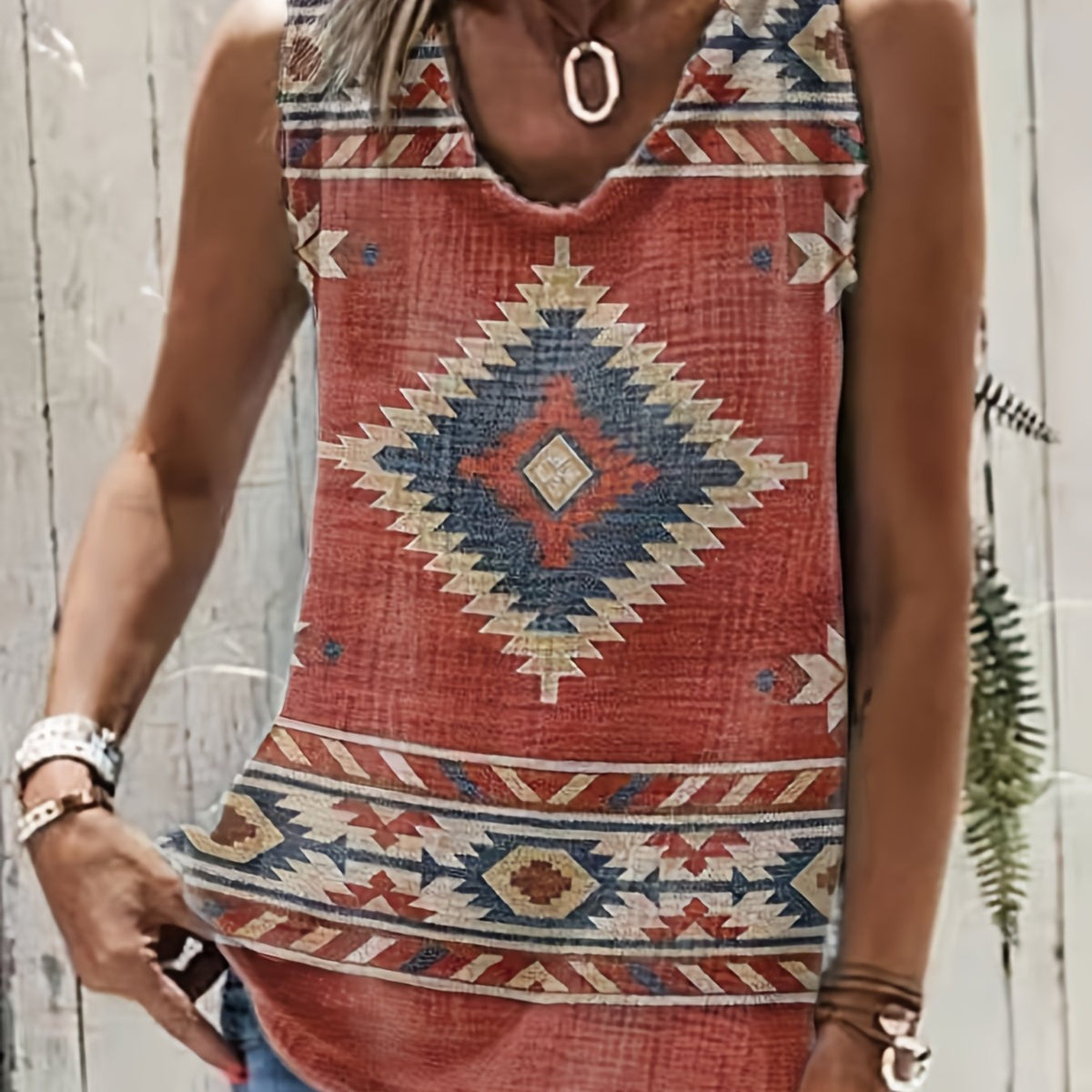  Geo Print Round Neck Graphic Tank Top