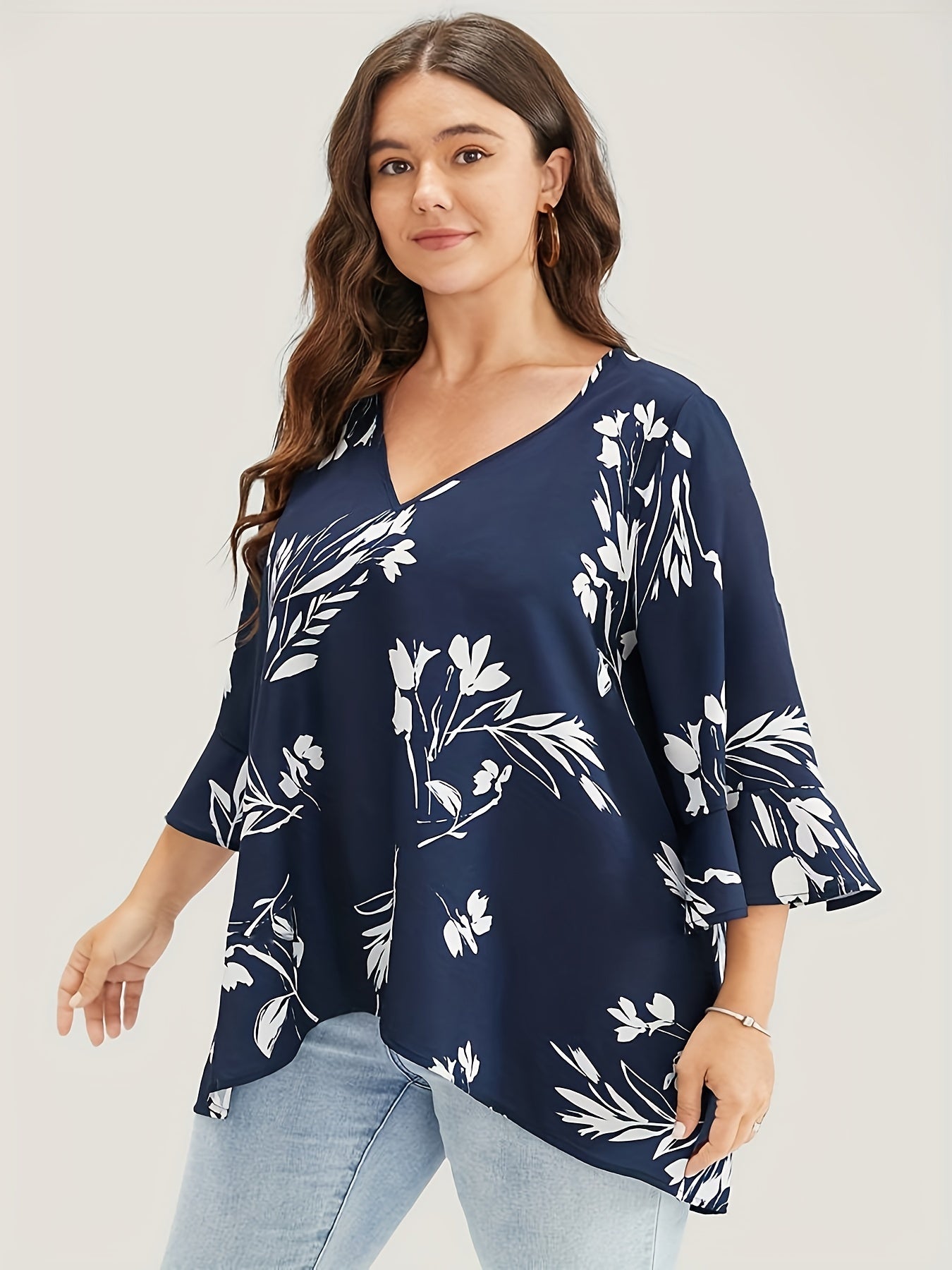  Floral Print Bell Sleeve V Neck Top