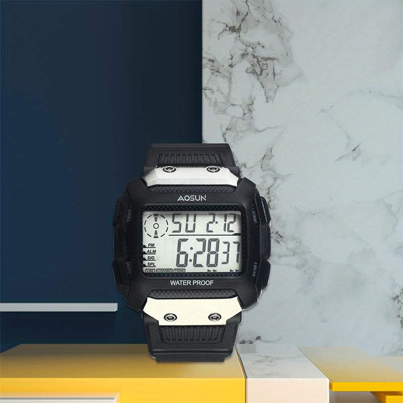 Fashionable Multifunctional Sports Watch With Silicone Band