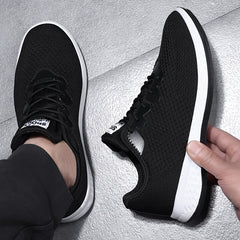 Men's Lightweight Running Shoes Breathable Outdoor Athletic Sneakers