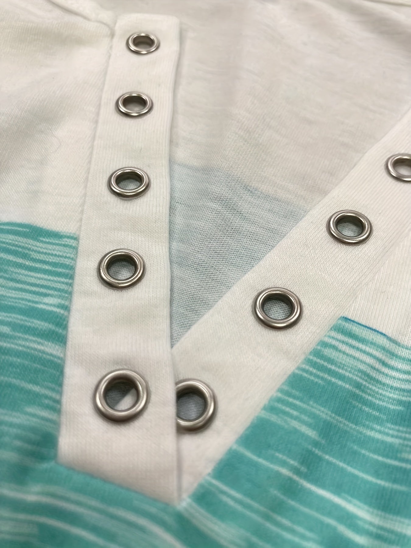  Colorblock Grommet Notched Neck Tank Top