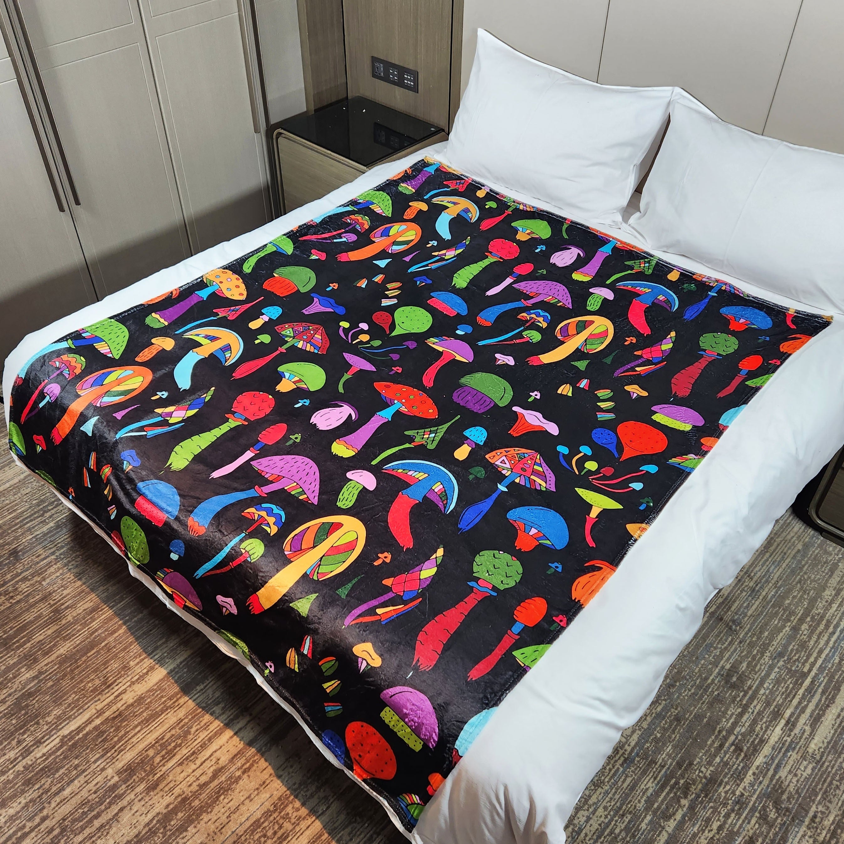 Cartoon Mushroom Print Flannel Blanket for Home and Travel