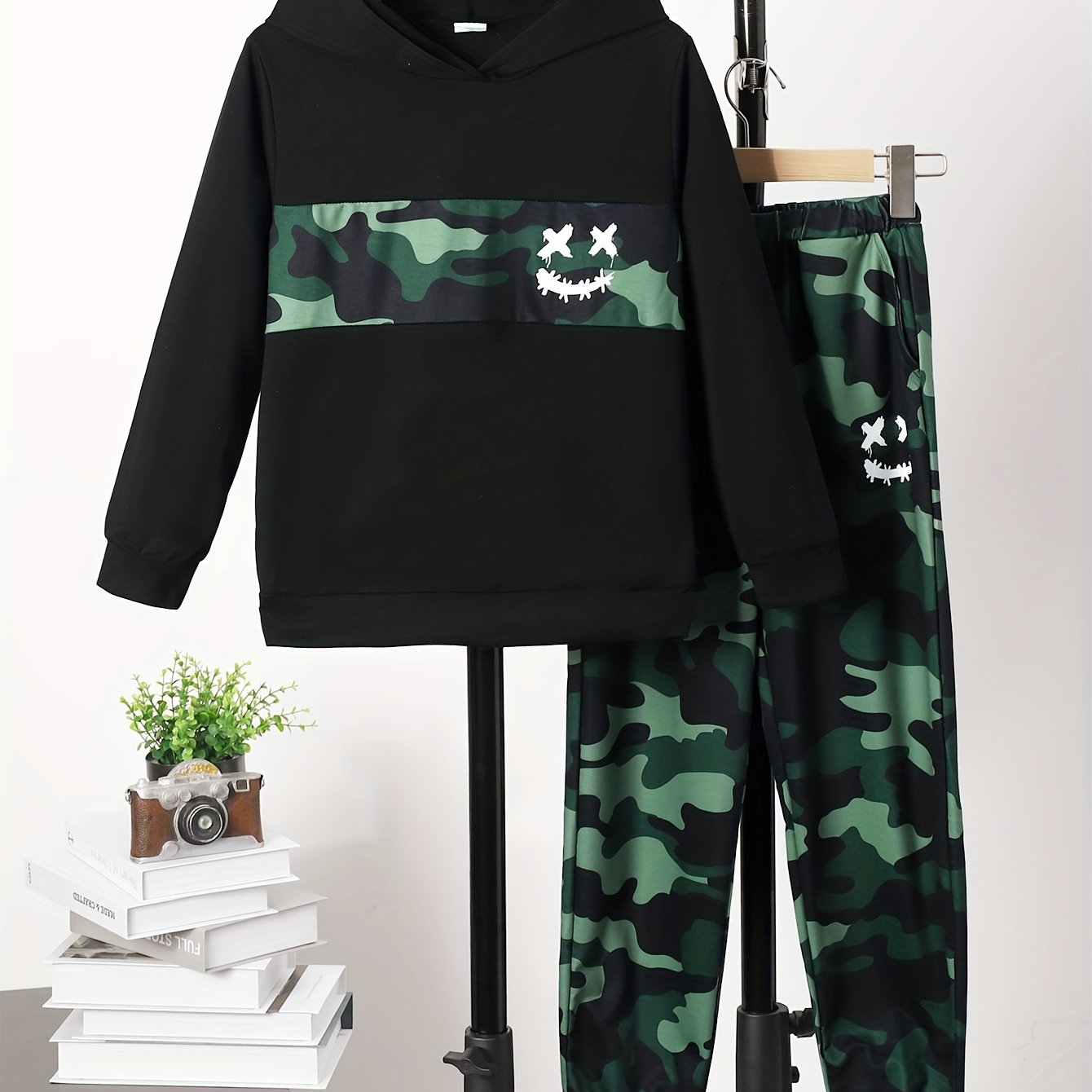 Camouflage Boy's Hoodie & Sweatpants Set Funny Face Print Street Style