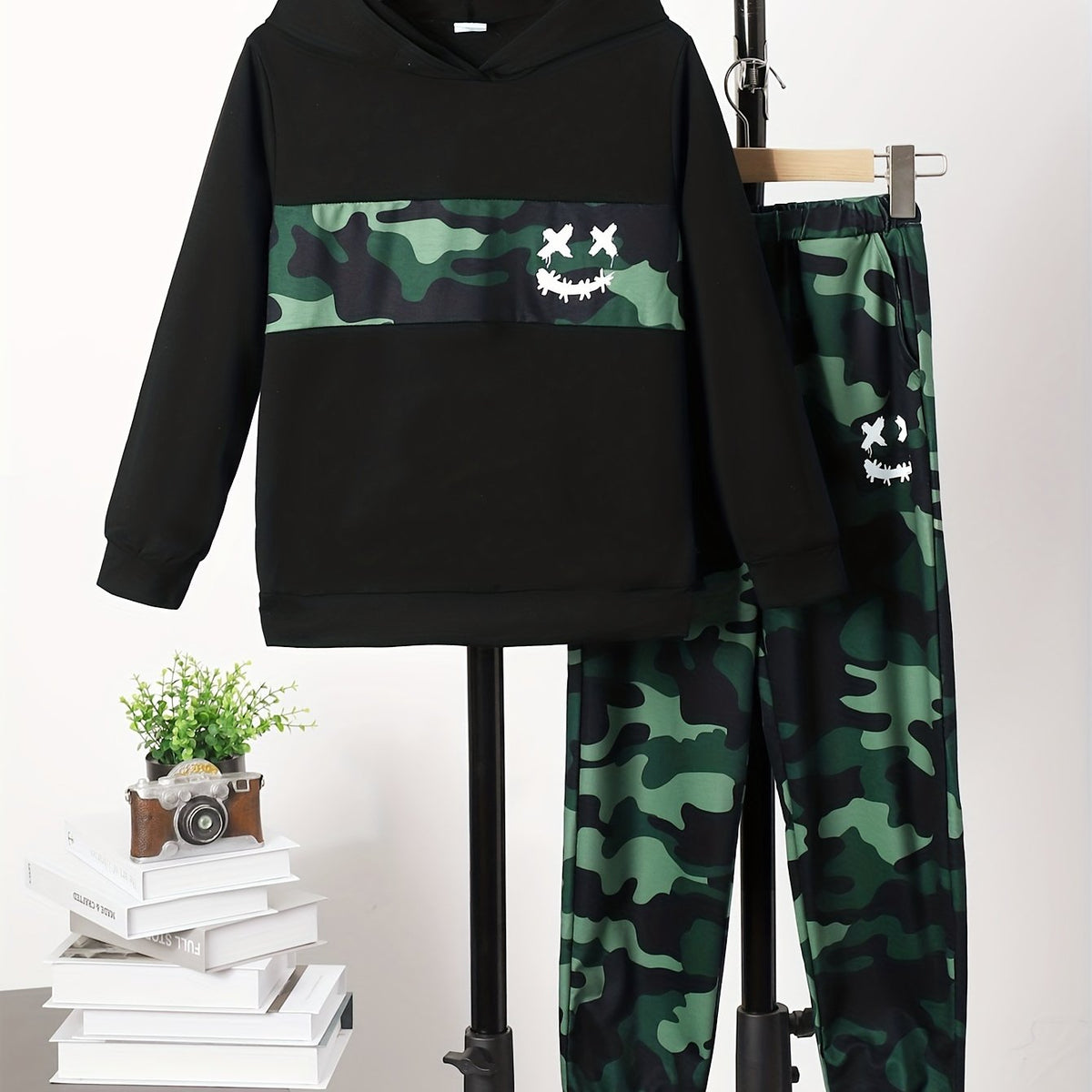 Camouflage Boy's Hoodie & Sweatpants Set Funny Face Print Street Style