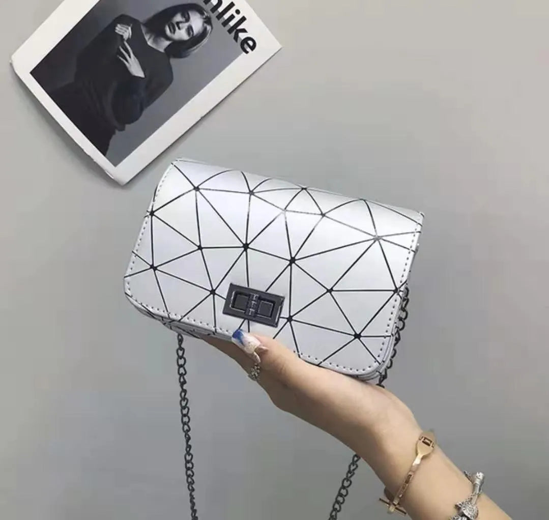 Fashionable Shoulder Bags Female Messenger Bag Chain Crossbody Bag