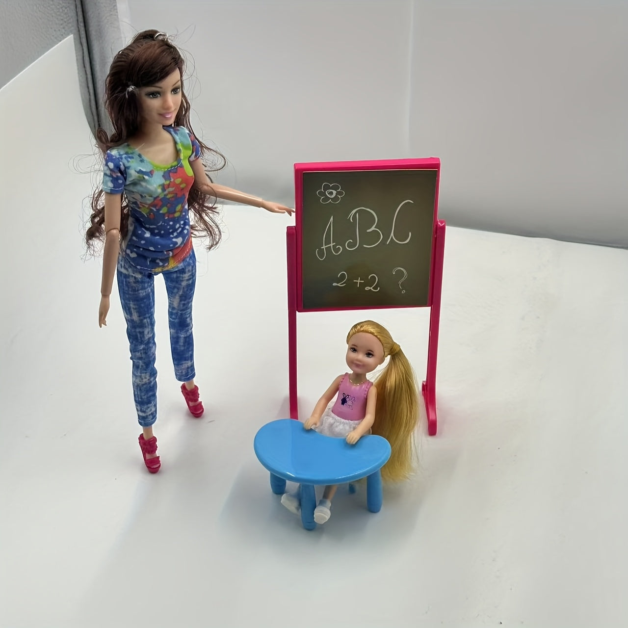 Doll School Playset with 8 Dolls and Accessories