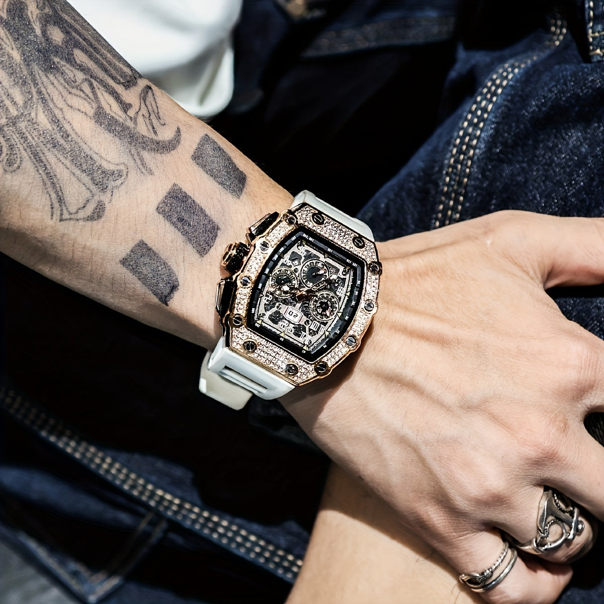 Hollow Ghost Head Rhinestone Men's Watch