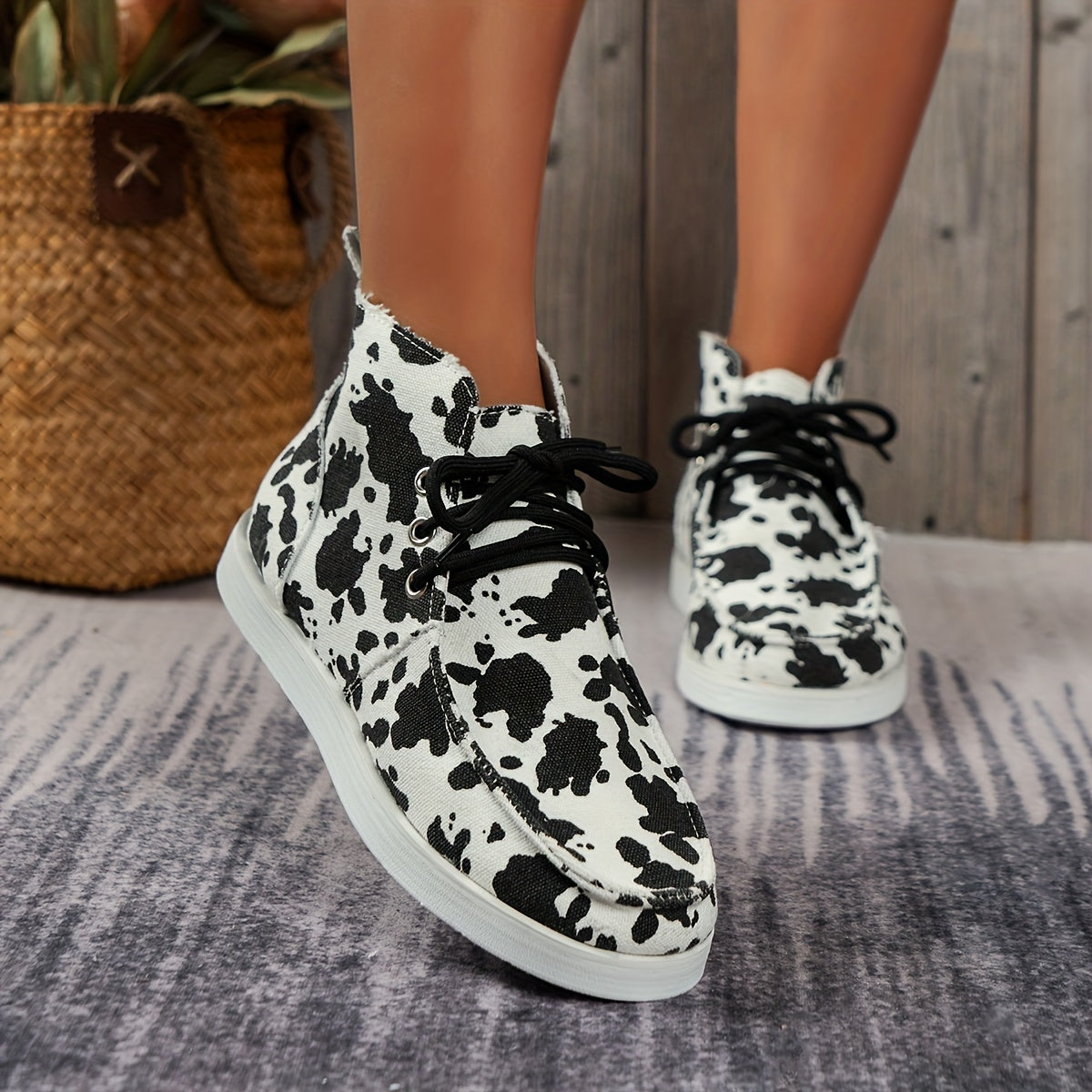 Women's Dairy Cow Pattern Walk Shoes Lightweight Comfortable Lace Up Flat Shoes