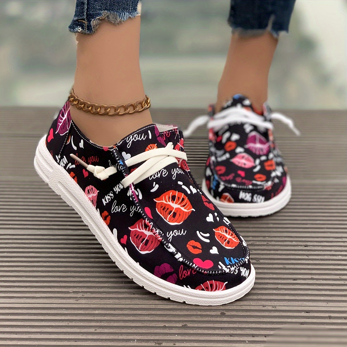 Women's Skate Shoes with Heart & Lips Pattern, Lace-up Canvas