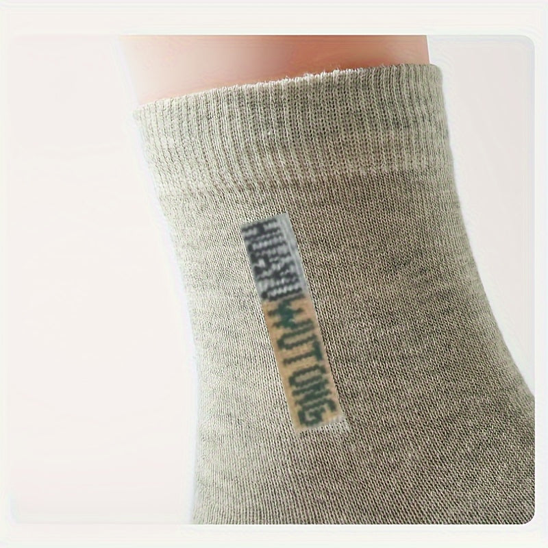 10 Pairs Men's Solid Crew Socks Breathable Comfy Casual Unisex Socks