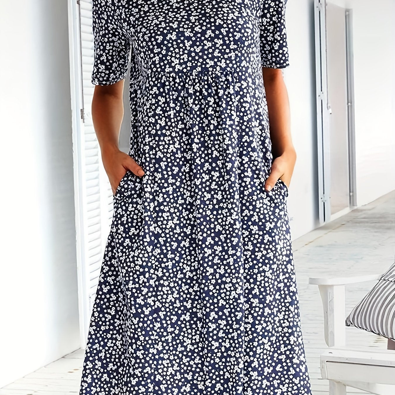  Floral Print Short Sleeve Round Neck Dress With Pockets