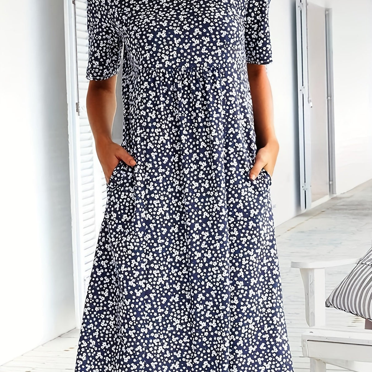  Floral Print Short Sleeve Round Neck Dress With Pockets