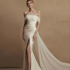 Sheer Bridal Cape for Petite Brides - Perfect for Classic Weddings