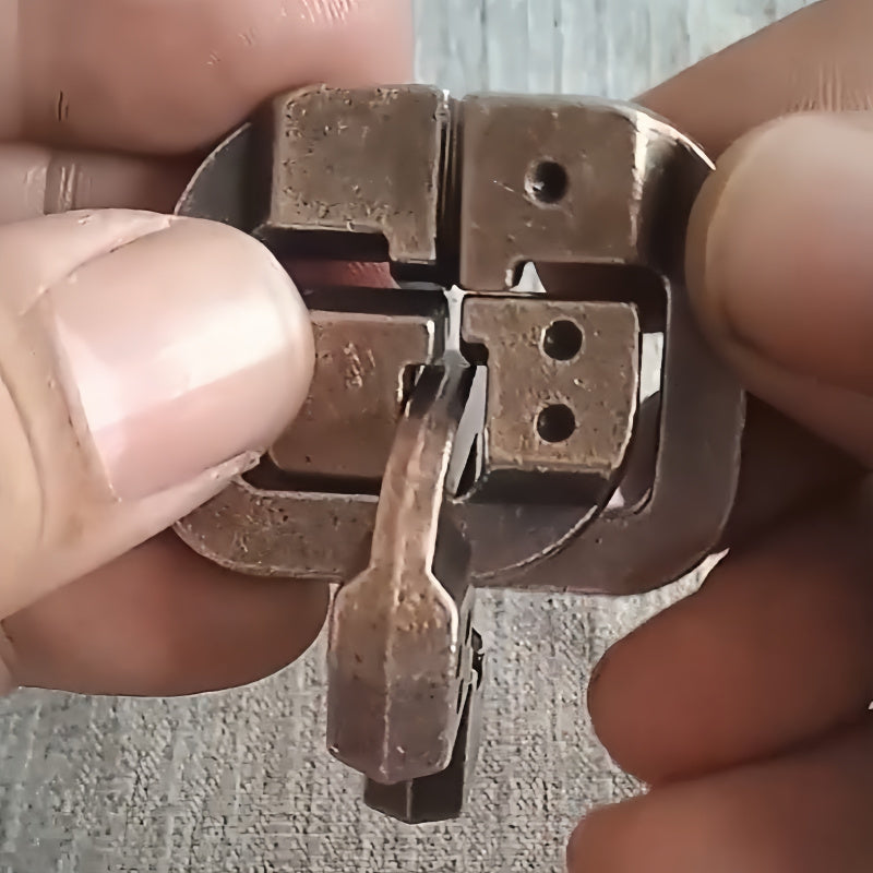 Brother Lock Classic Metal Puzzle Antique Bronze Portable Mental Stimulation Toy