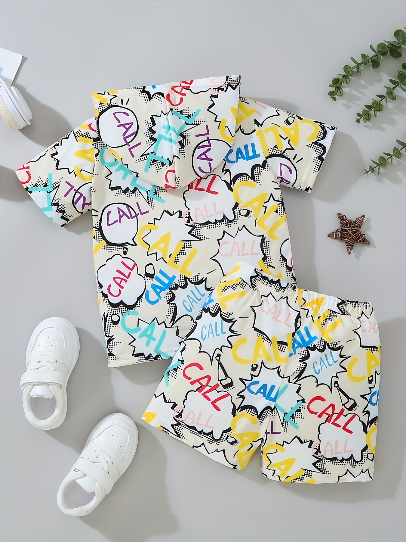 2pcs Little Boy Casual Call Graphic Hooded Short Sleeve Tees & Shorts Set