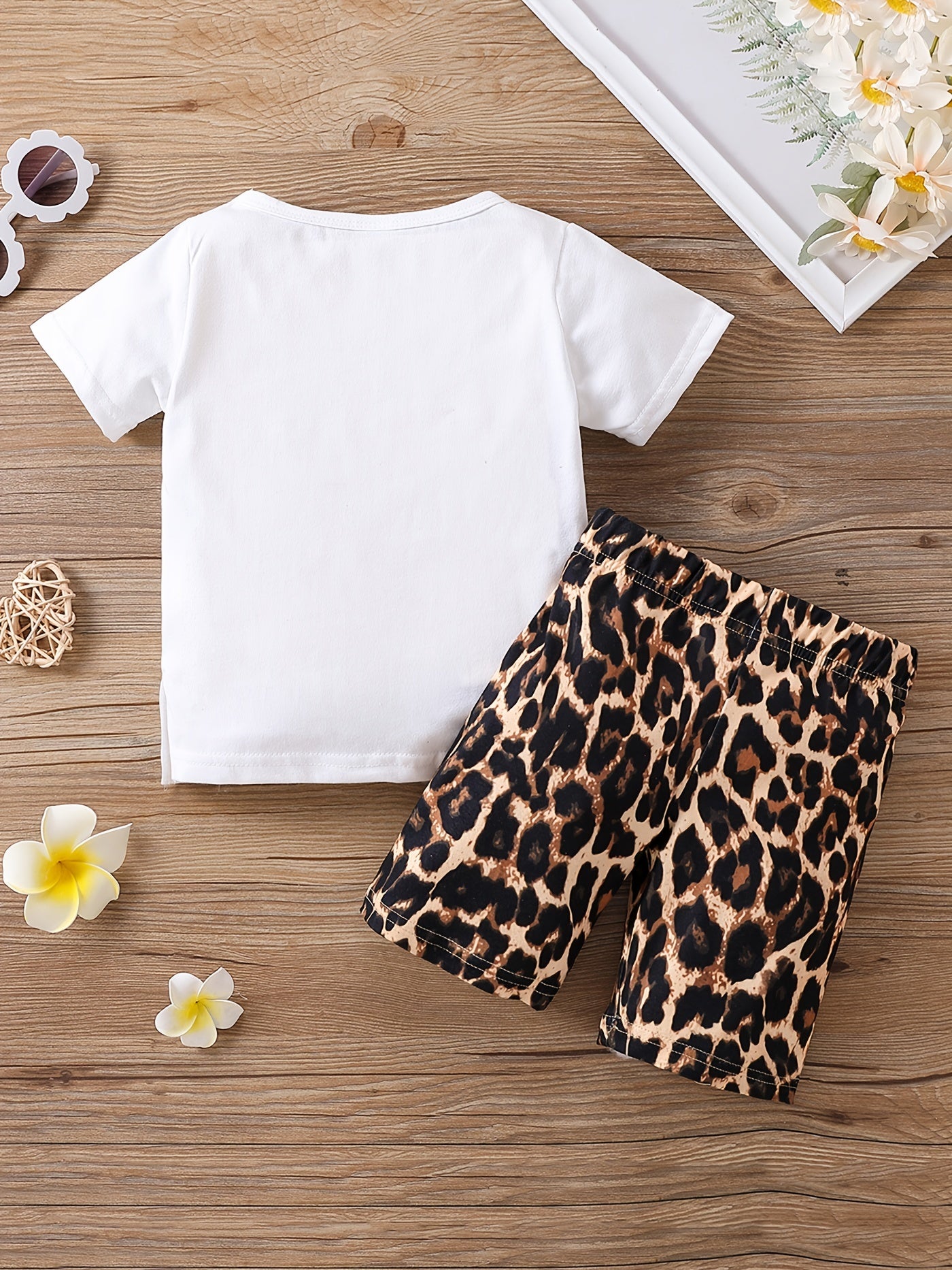 2pcs Baby Girls Leopard & Figure Print Tee Top & Shorts Set