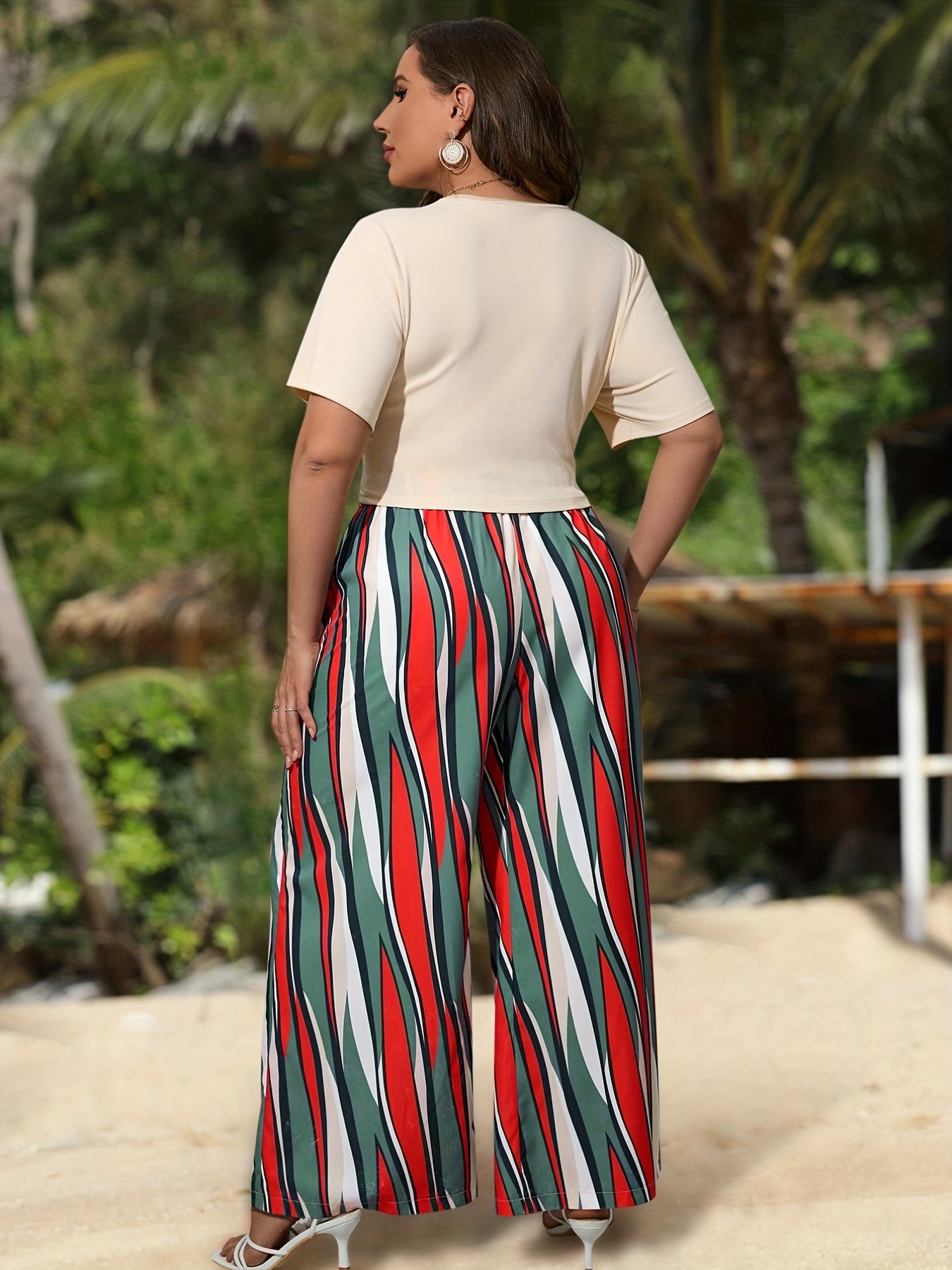 Casual Outfit: Solid Tee & Stripe High Rise Pants Set