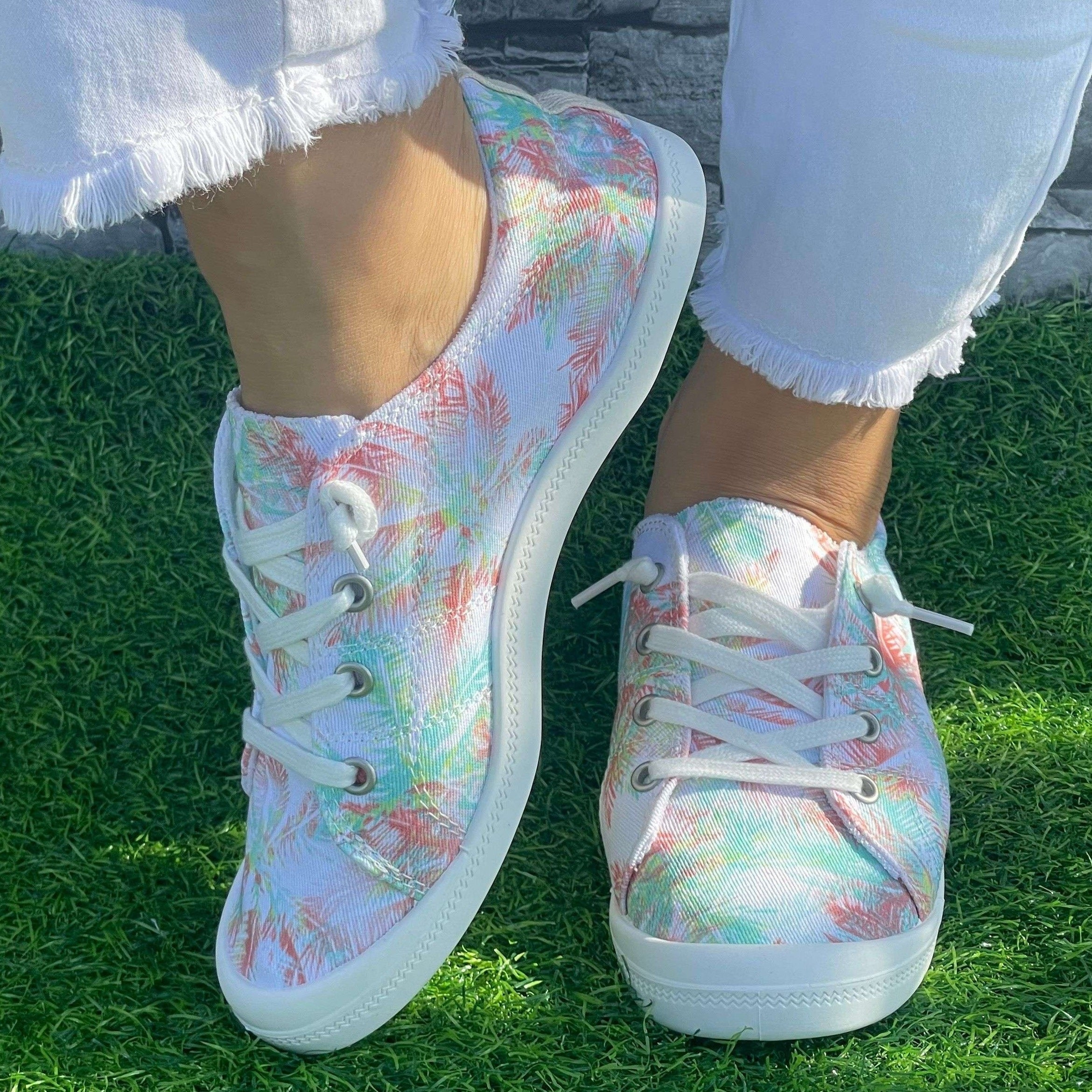 Coconut Leaf Pattern Slip On Shoes Women's Lightweight Comfort