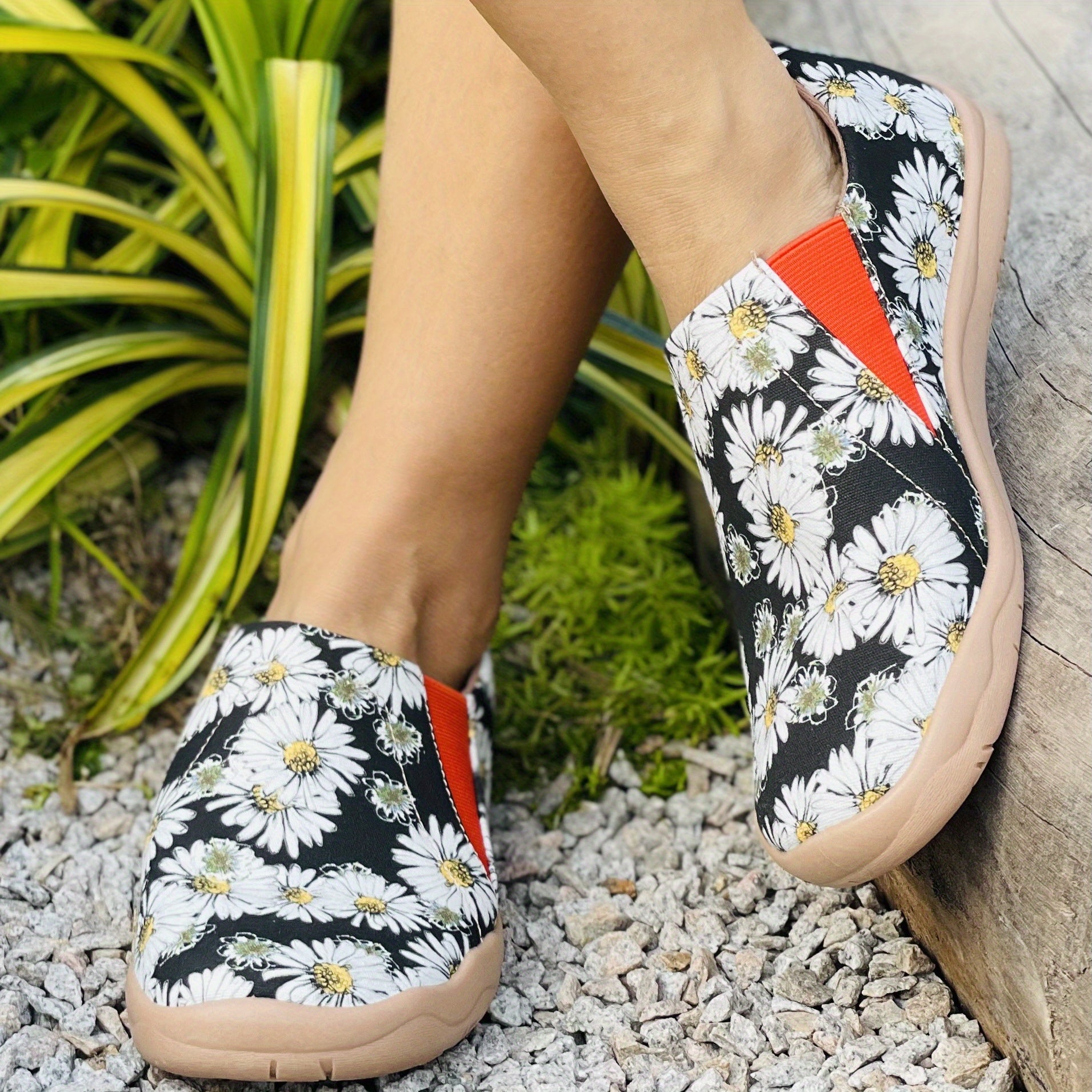 Women's Daisy Print Canvas Shoes Lightweight Low Top Slip On Flat Shoes