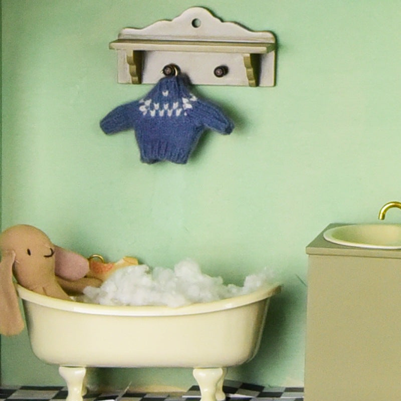 European Style Wooden Bathroom Wall Hangers Mini Shooting Props