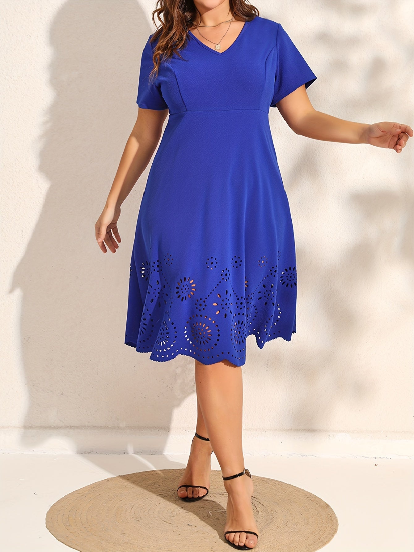 Women's Plus Scallop Trim Short Sleeve V Neck Midi Dress
