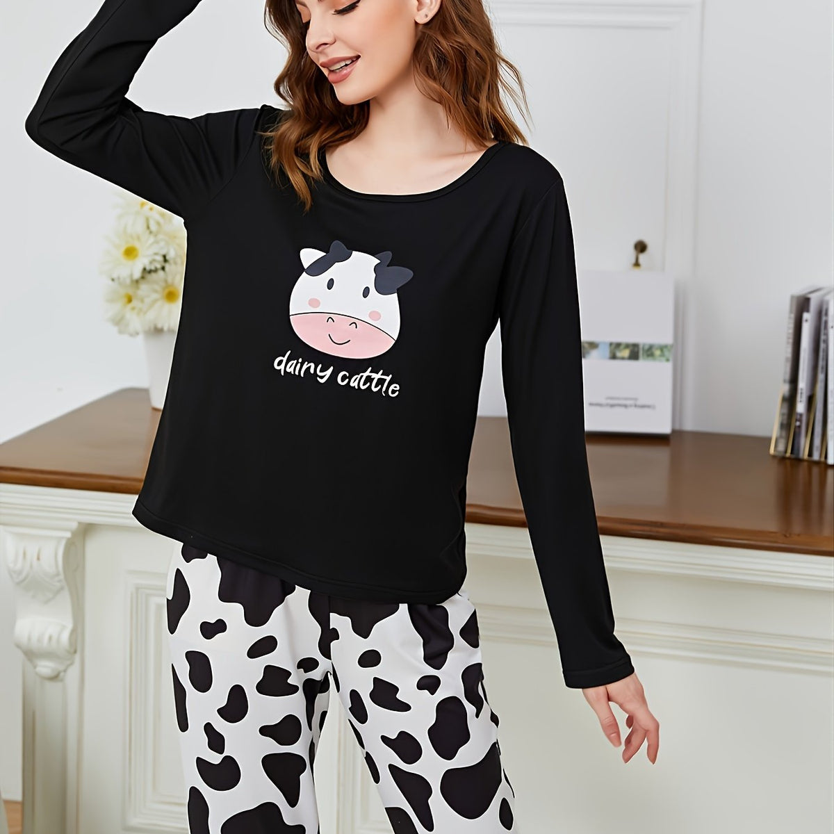 Cow Print Pajama Set Long Sleeve Crew Neck Top & Pants Women's Sleepwear