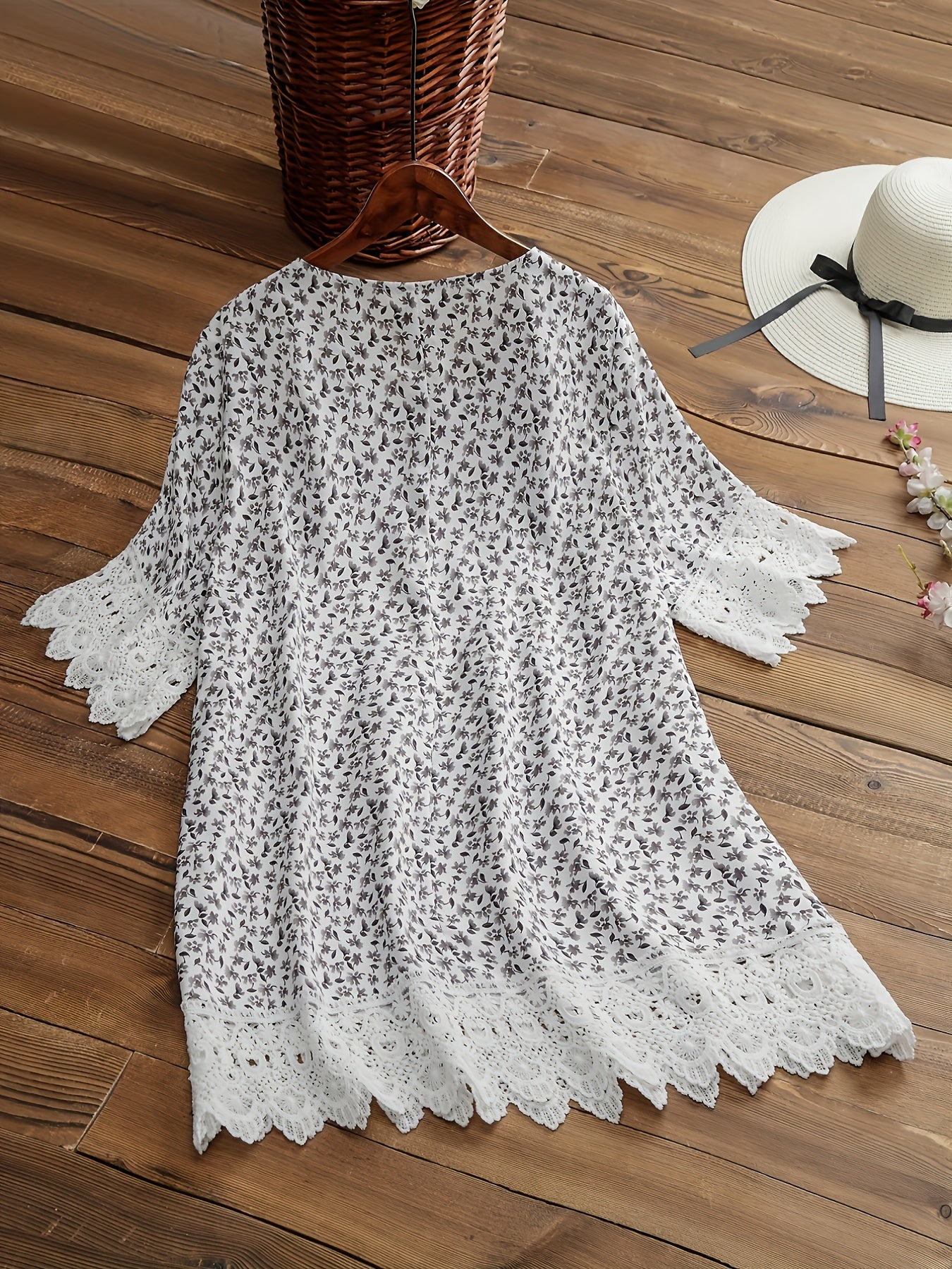  Ditsy Floral Print Lace Trim Short Sleeve Top