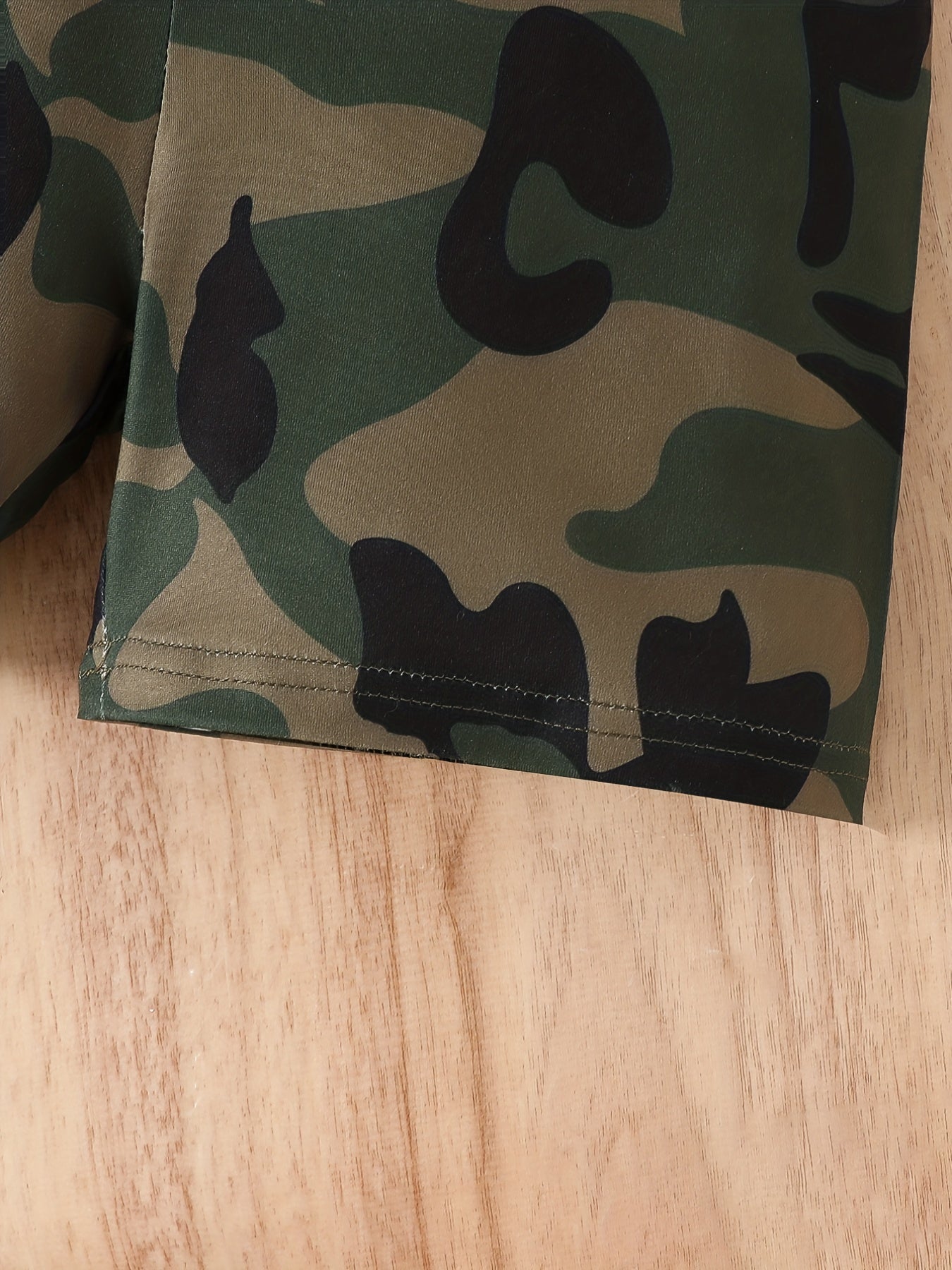 Boys Dino & Letter Print Short Sleeve T-shirt & Camo Shorts Set