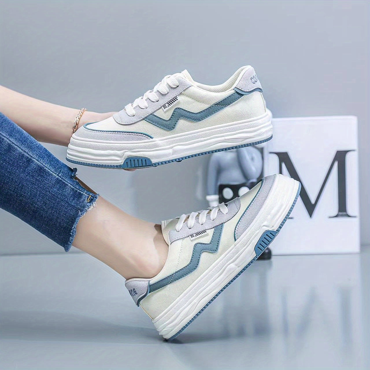 Women's Canvas Sneakers Round Toe Lace Up Flat Walking Shoes