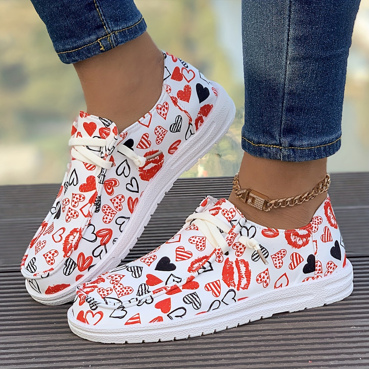 Heart Pattern Flat Lace-up Skate Shoes for Women