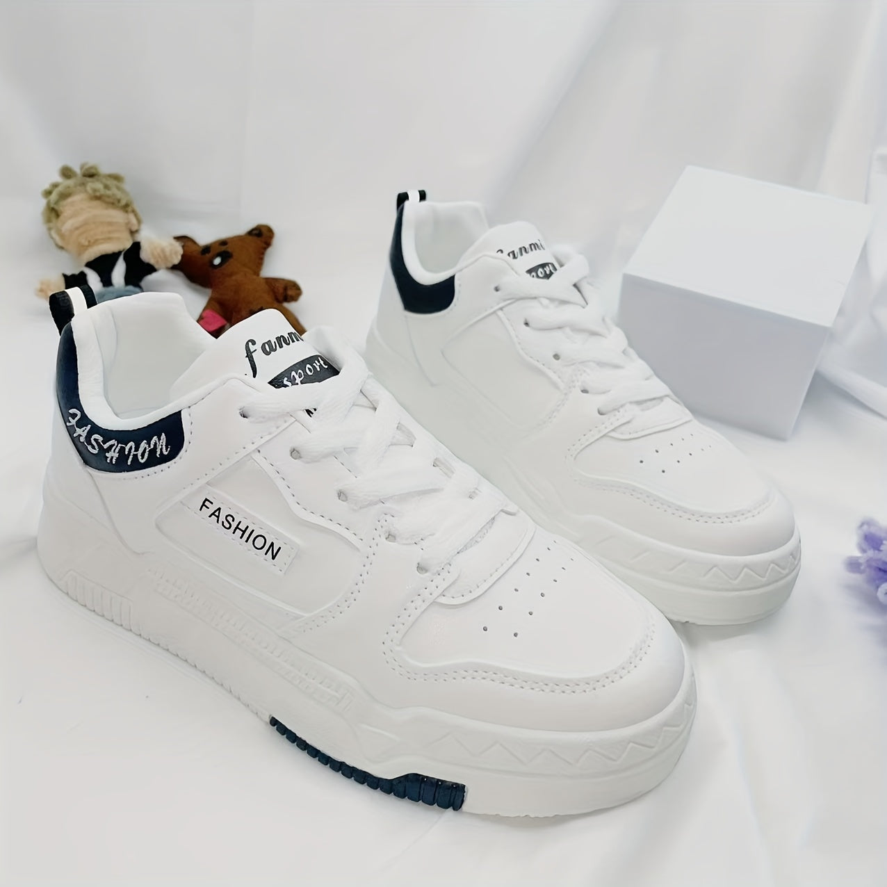 Women's Letter Graphic Lace Up Platform Sneakers