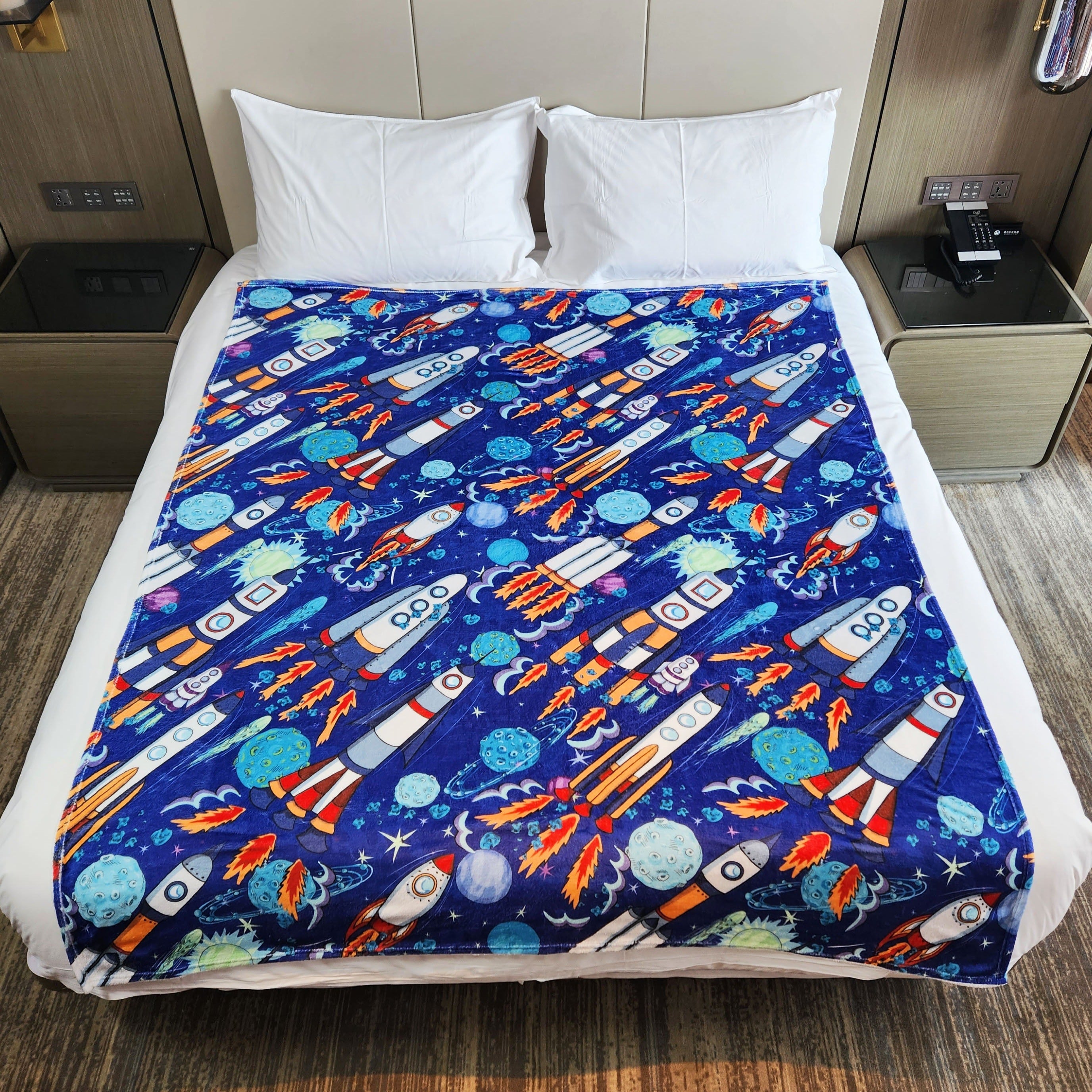 Cartoon Spaceship Pattern Blanket Flannel Blanket for Travel Camping Office Nap
