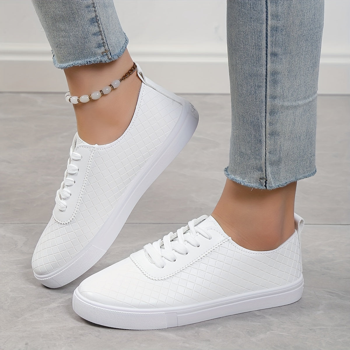 Women's Lace Up Sneakers Low Top Flat Skate Shoes Non Slip Student Shoes
