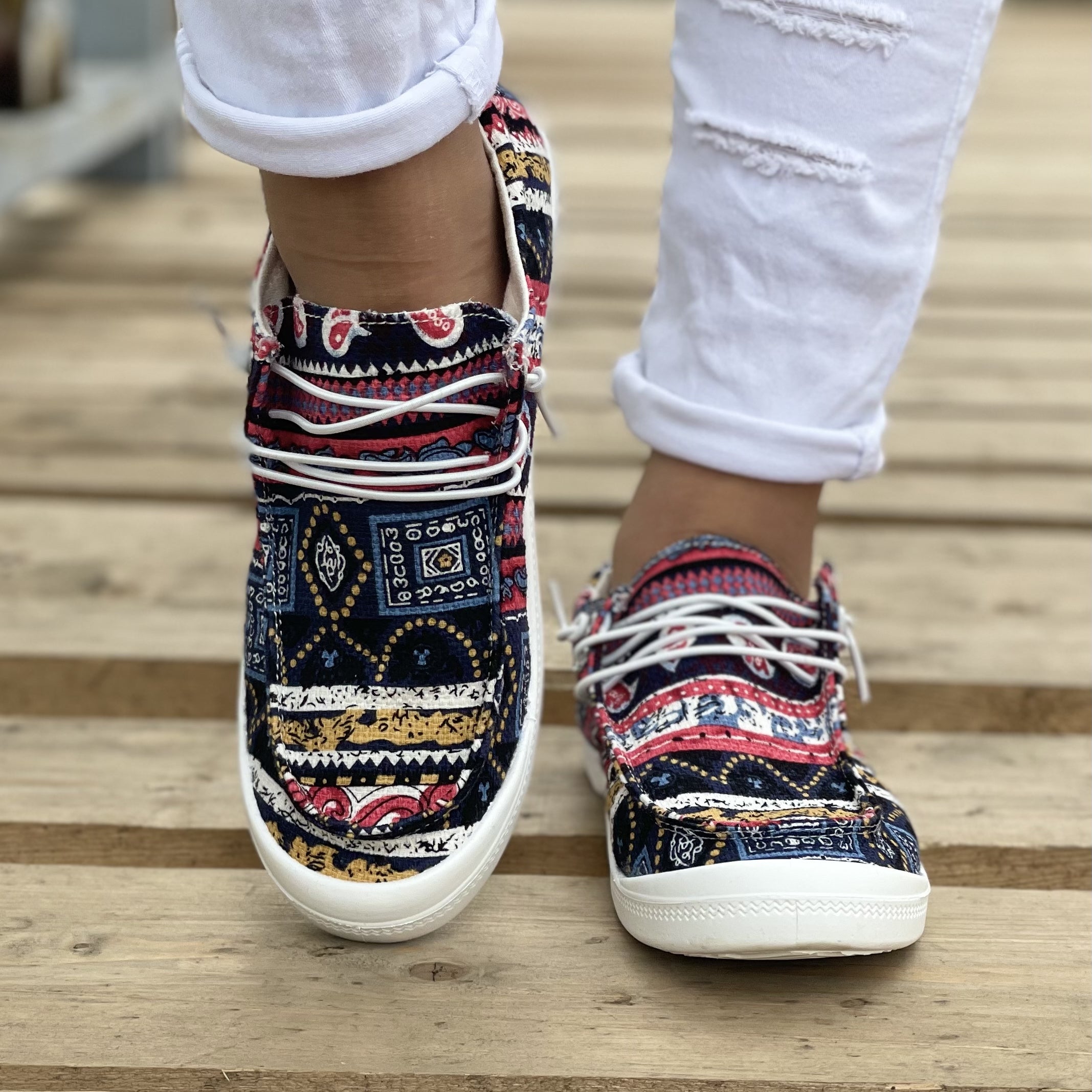 Women's Tribal Print Canvas Shoes Low Top Lace Up Round Toe Casual Shoes
