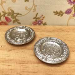 2pcs 1:12 Mini Dollhouse Metal Carved Dinner Plate S