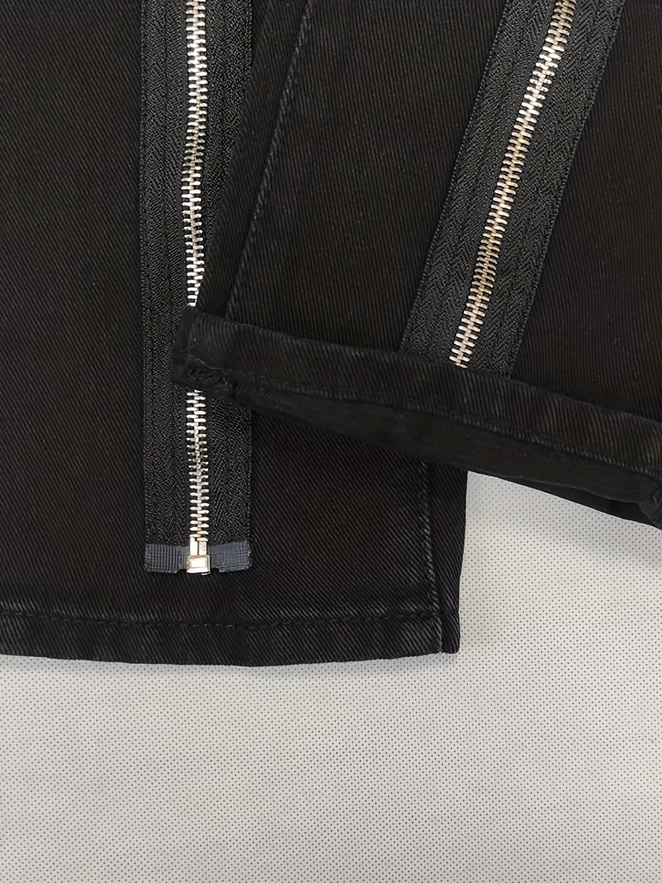 Men's Classic Straight Leg Jeans in Dark Blue Wash