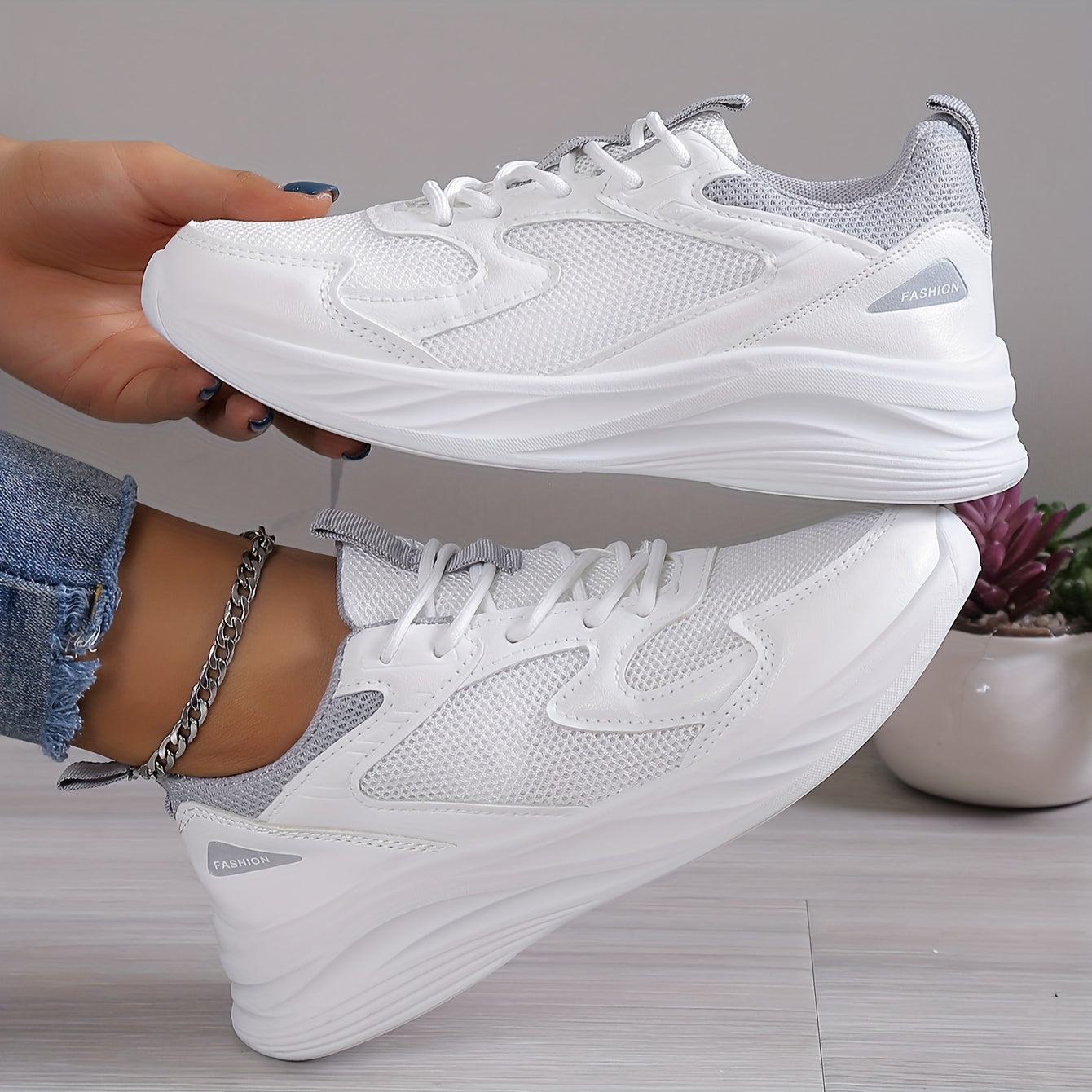 Women's Mesh Breathable Sneakers Lightweight Non Slip Lace Up Shoes