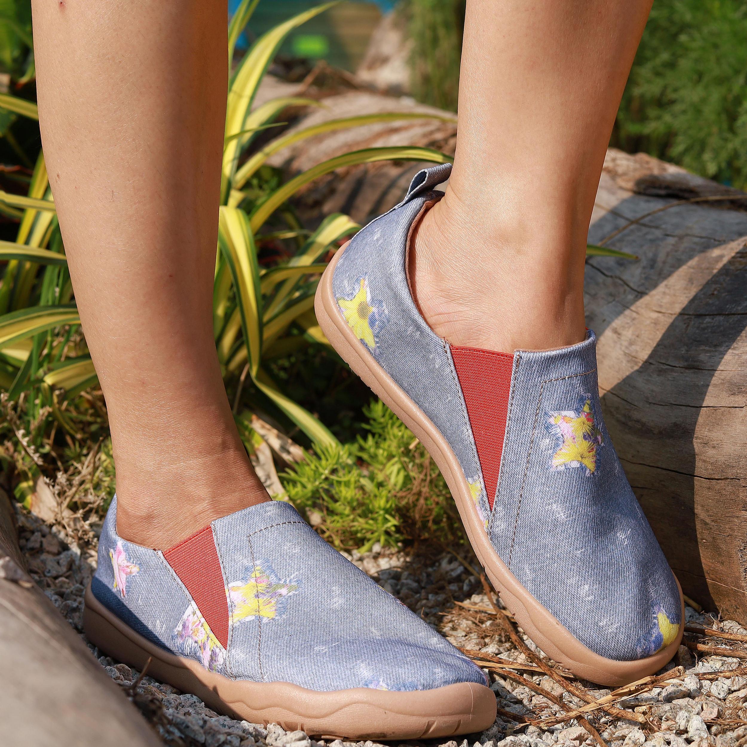 Women's Stars Printed Slip-On Canvas Shoes Low Comfy Travel Shoes