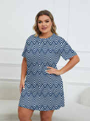  Geometric Print Round Neck Dress