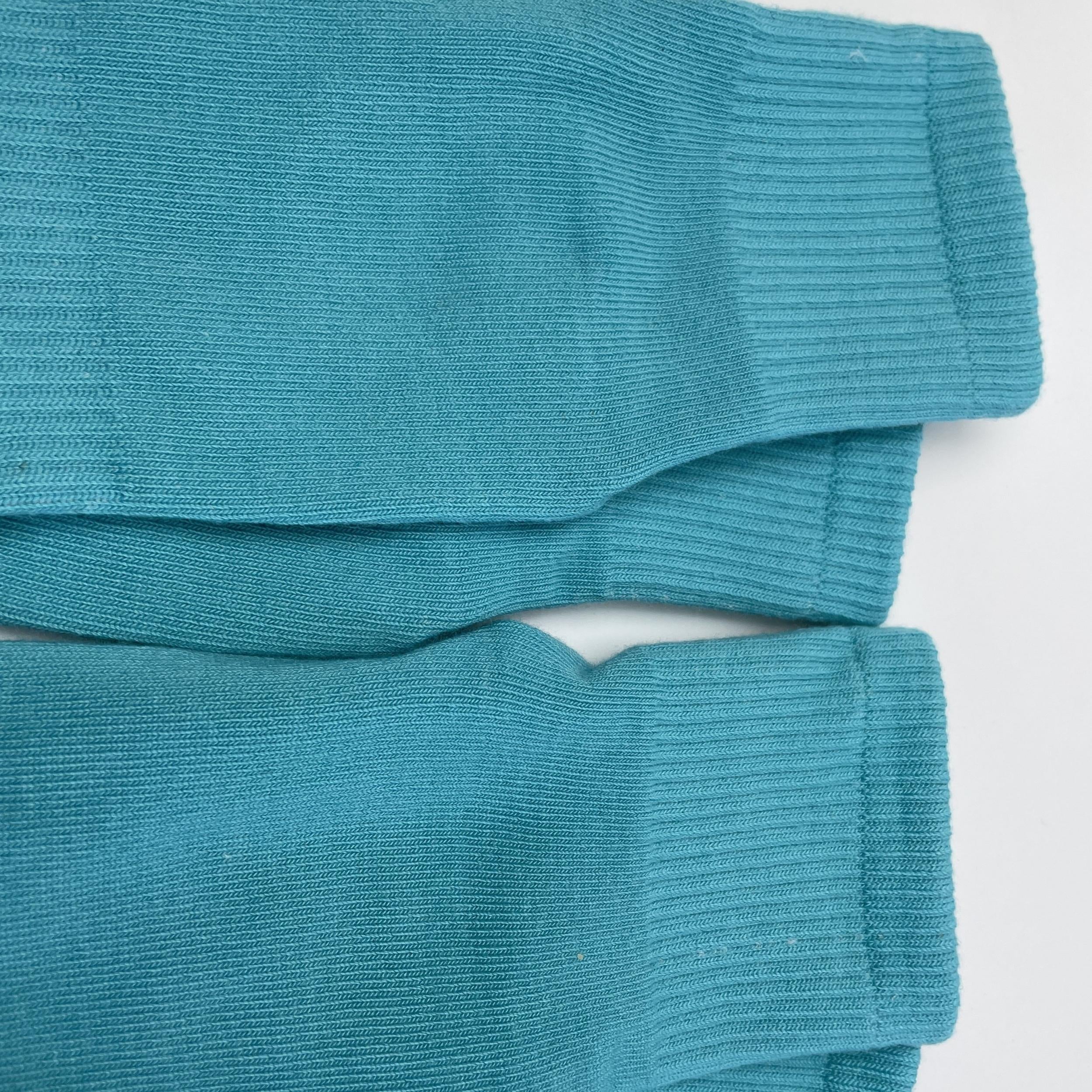 2 Pairs Men's Solid Non Slip Crew Socks Breathable Comfy Casual Unisex Socks