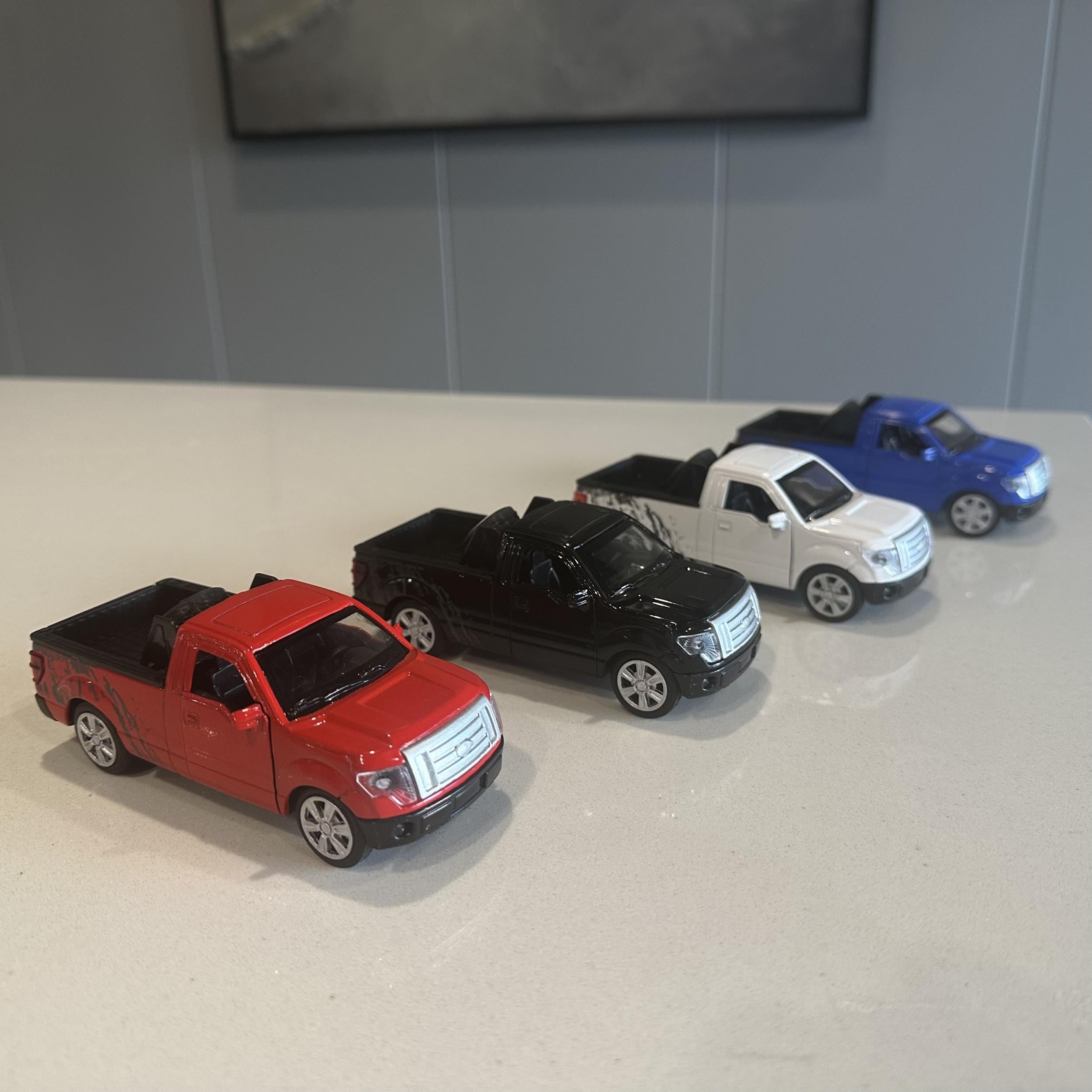 32 Alloy Truck Toy Car Model, Perfect Birthday Gift for Boys