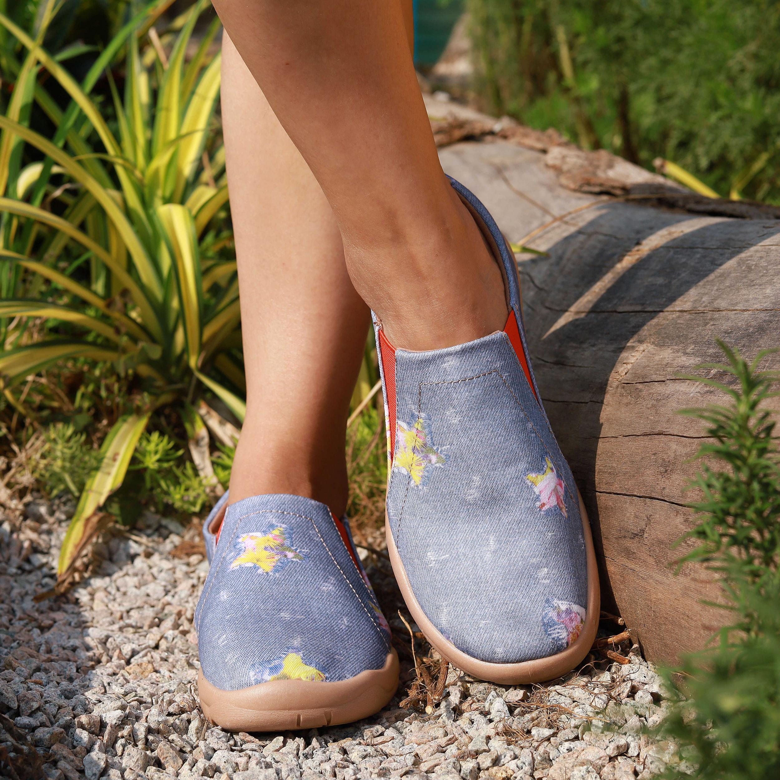 Women's Stars Printed Slip-On Canvas Shoes Low Comfy Travel Shoes