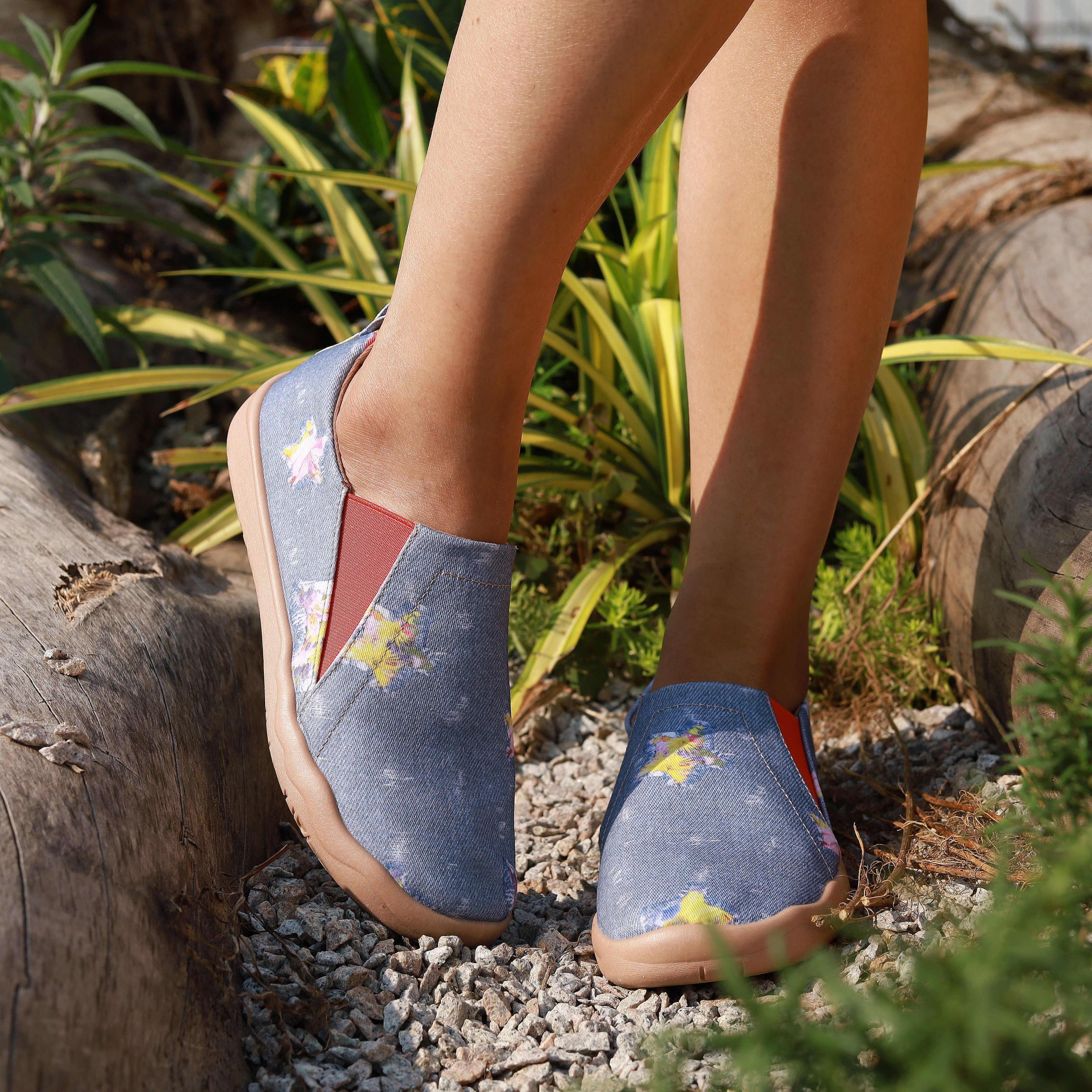 Women's Stars Printed Slip-On Canvas Shoes Low Comfy Travel Shoes