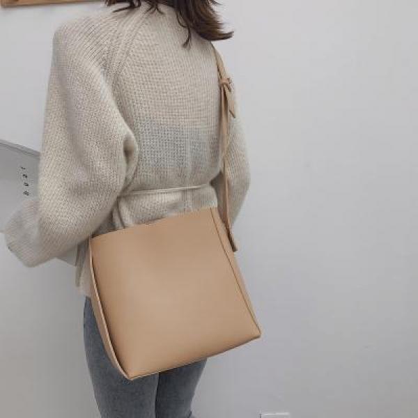 Retro Ladies PU Bucket Bag Large Capacity Commuter Shoulder Bag