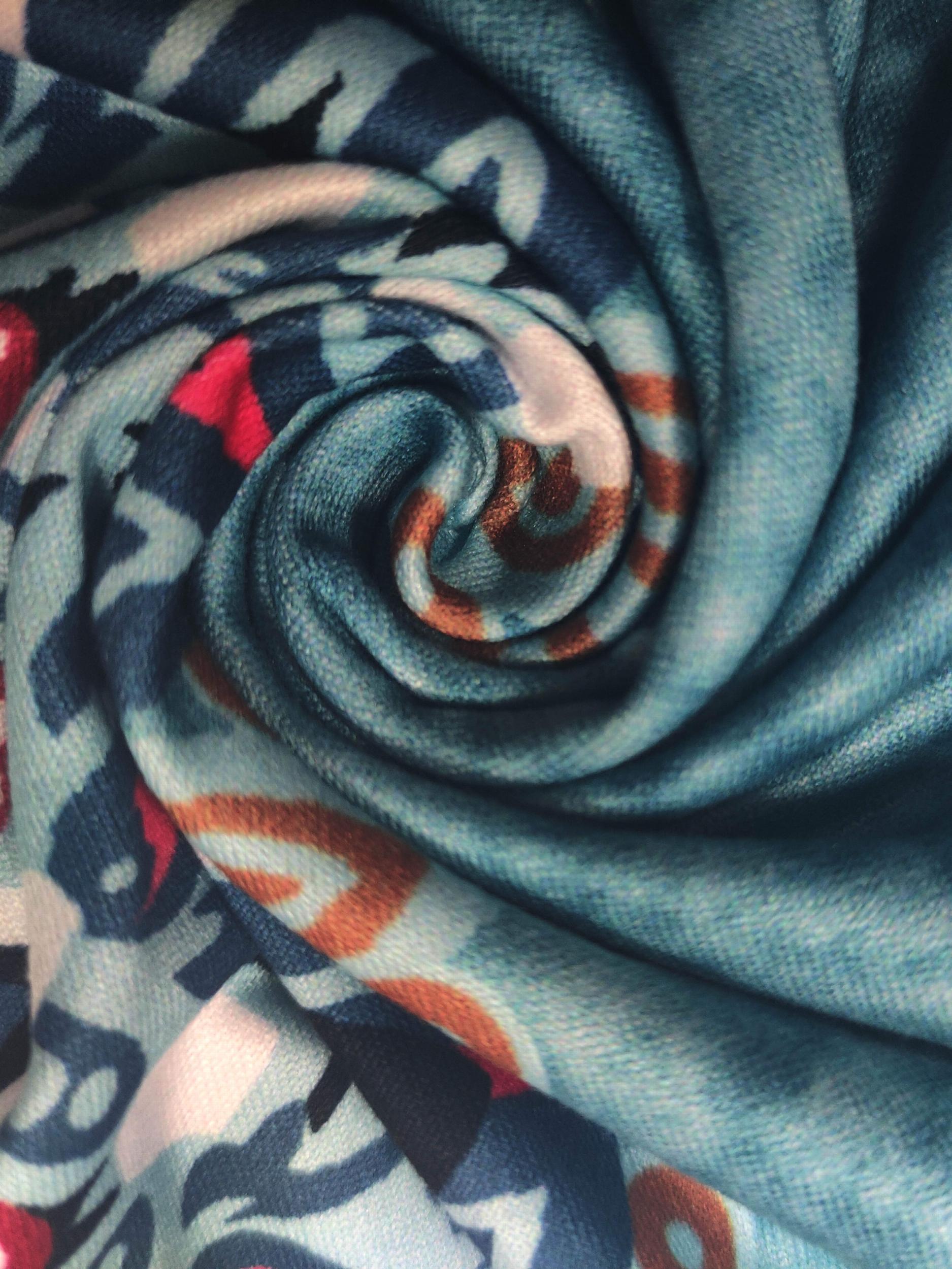  Tile Print V Neck Stretch Maxi Dress