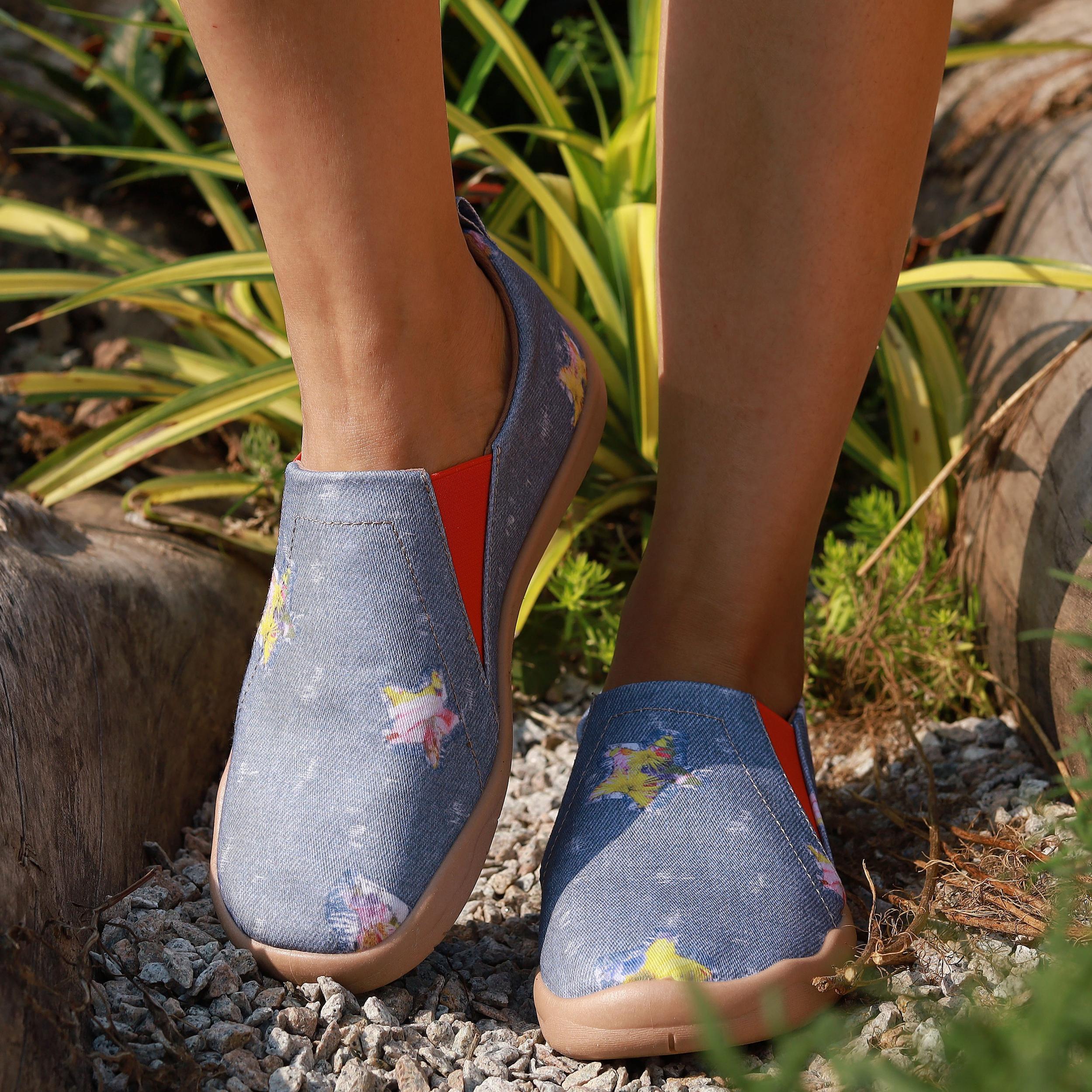 Women's Stars Printed Slip-On Canvas Shoes Low Comfy Travel Shoes